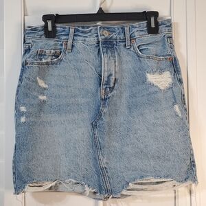 Womens Size 6 Old Navy Mid Knee Jean Skirt, Raw Hem Disntressed, Excellent Shape
